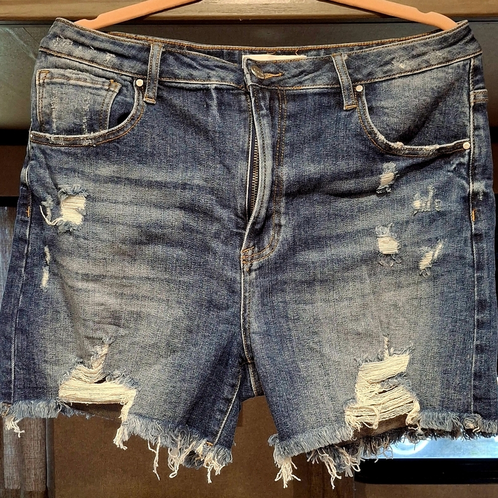 Boutique, Risen shorts